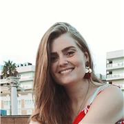 Estudiante de último curso de periodismo da clases de inglés a niños de primaria y ESO